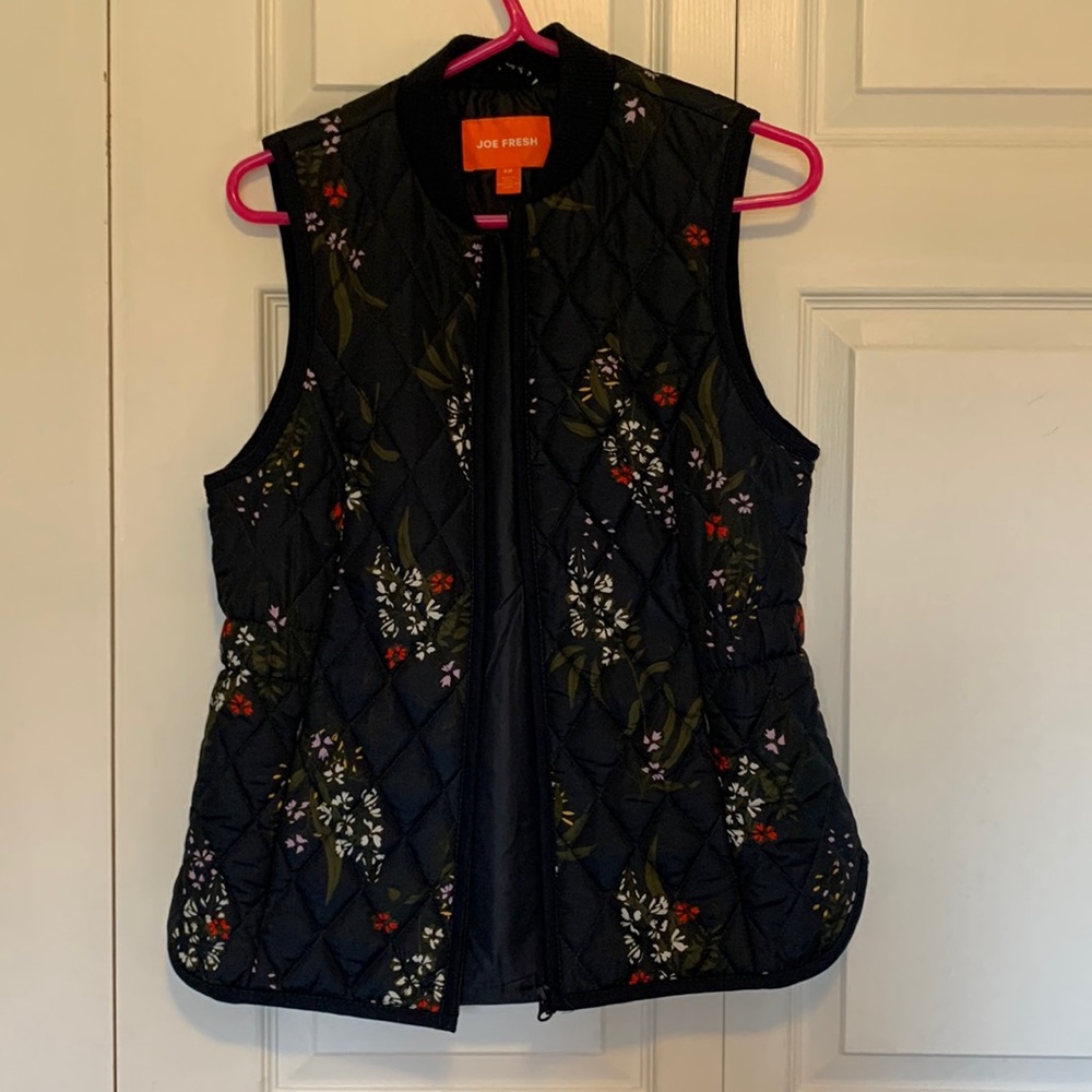 Joe Fresh quilted floral vest - Picture 2 of 7